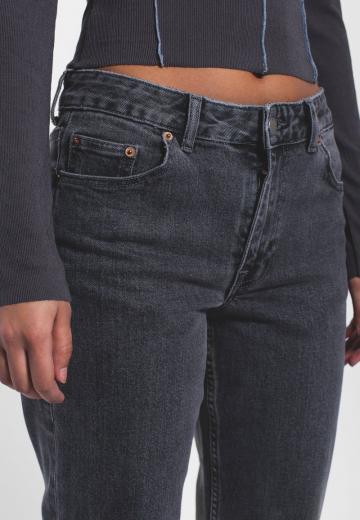 Прямые джинсы