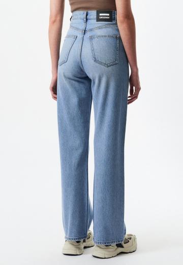 Прямые джинсы