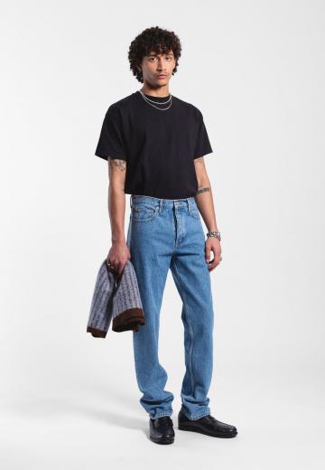 Прямые джинсы