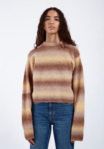 Пуловер в полоску