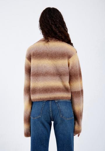 Пуловер в полоску