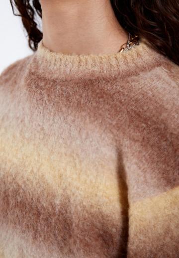 Пуловер в полоску