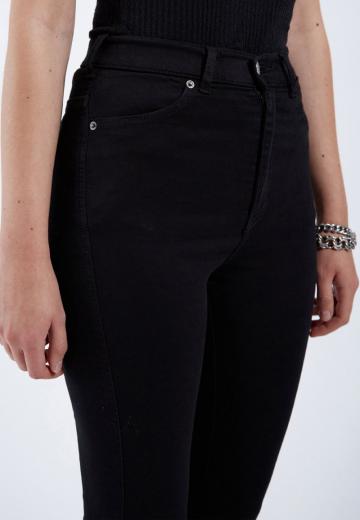 Клешеные джинсы