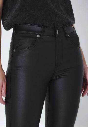 Узкие джинсы