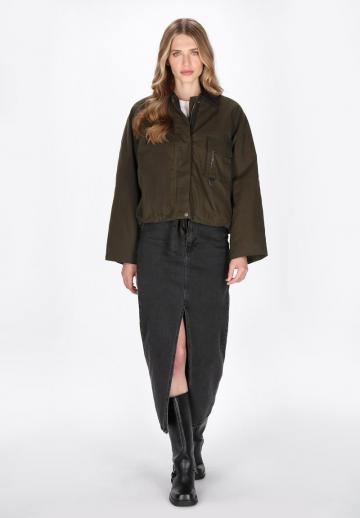 Куртка с накладнымит карманами