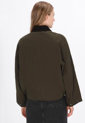 Куртка с накладнымит карманами