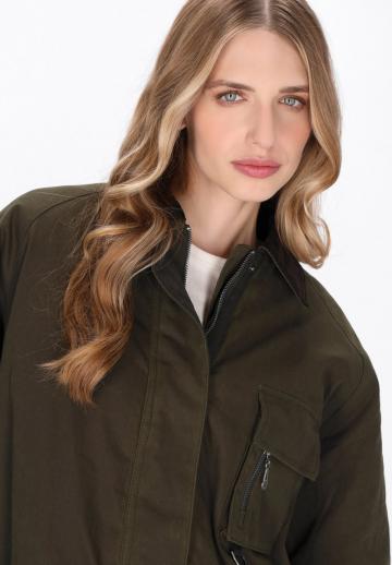 Куртка с накладнымит карманами