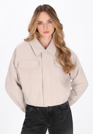 Куртка с накладнымит карманами