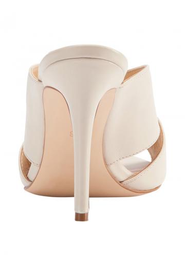 Босоножки на каблуке