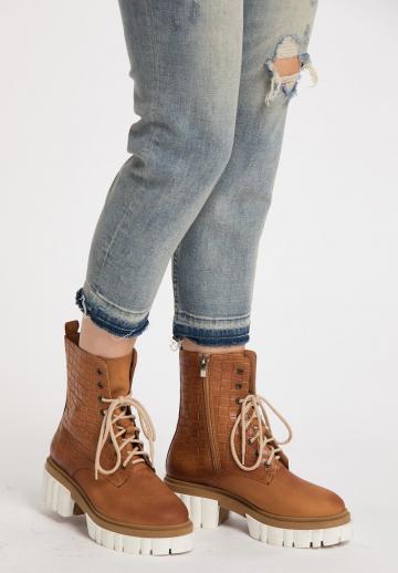 Ботинки на шнуровке