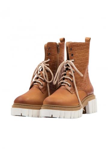Ботинки на шнуровке