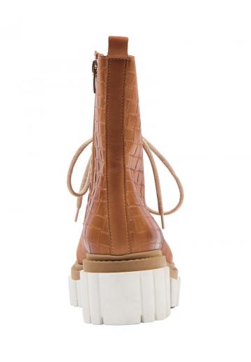 Ботинки на шнуровке