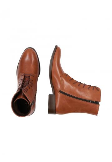 Ботинки на шнуровке