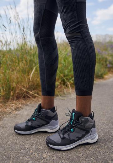 Походные ботинки