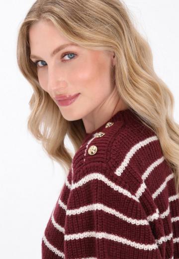 Пуловер в полоску