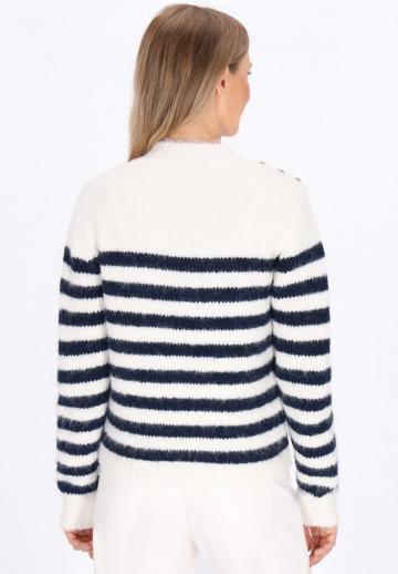 Пуловер в полоску