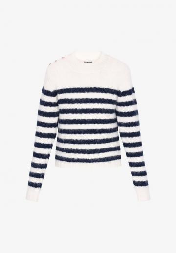 Пуловер в полоску