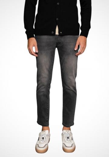 Узкие джинсы