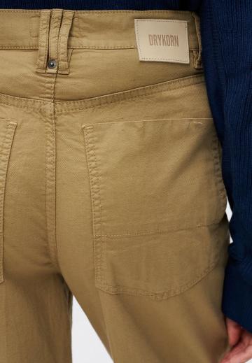 Короткие джинсы