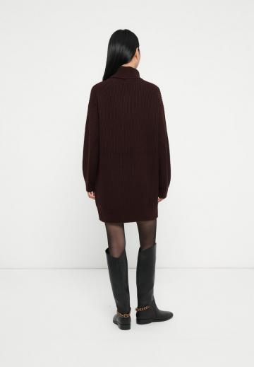 Вязаное платье