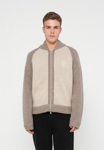 Вязаная кофта