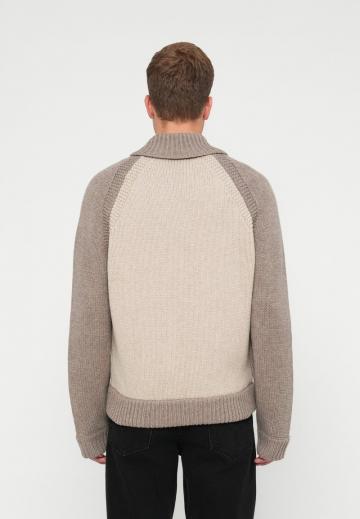 Вязаная кофта