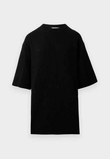 Вязаное платье