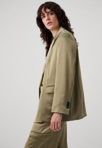 Блейзер с накладными карманами