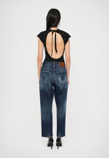 Прямые джинсы