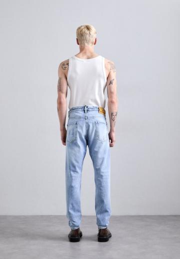 Прямые джинсы