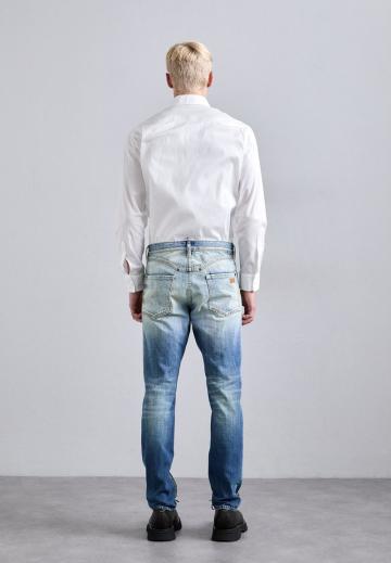 Узкие джинсы