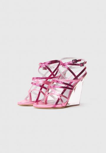 Босоножки на танкетке