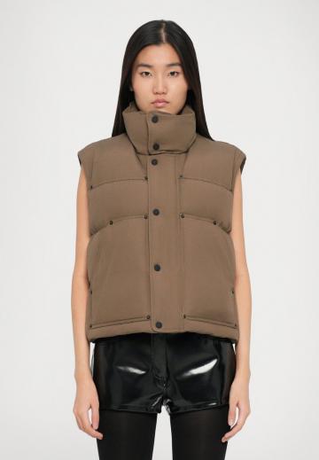 Пуховой жилет