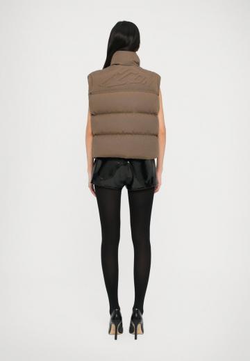 Пуховой жилет