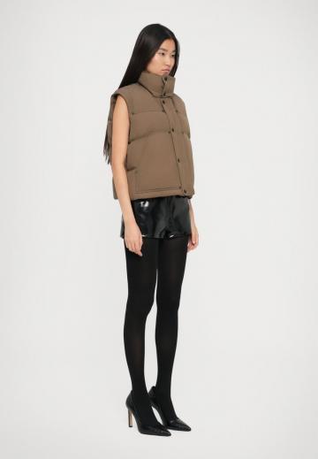 Пуховой жилет