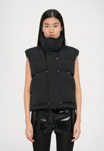 Пуховой жилет