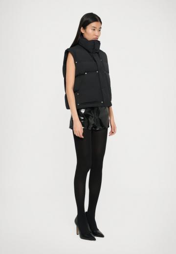 Пуховой жилет