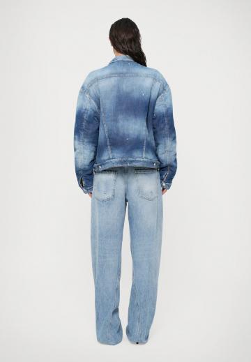 Джинсовая куртка