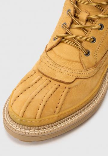 Ботинки на шнуровке