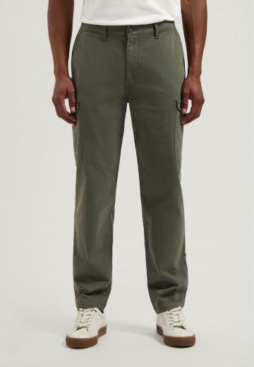 Брюки с накладными карманами