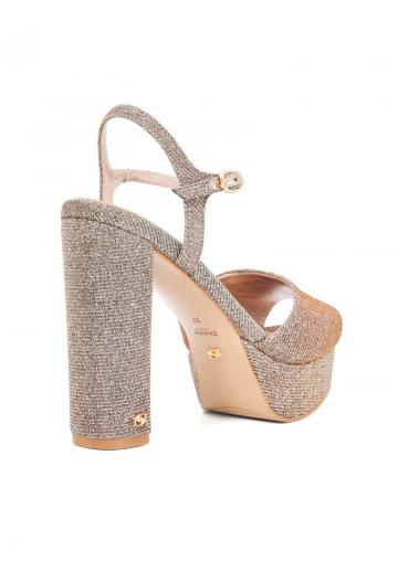 Босоножки на платформе