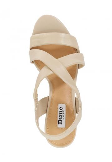 Босоножки на танкетке