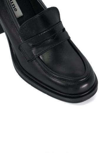 Туфли с высоким носом