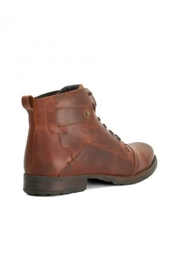 Ботинки на шнуровке