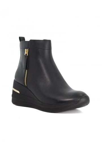 Сапожки на танкетке