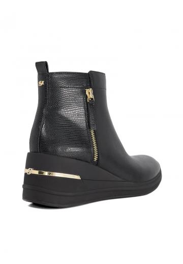 Сапожки на танкетке