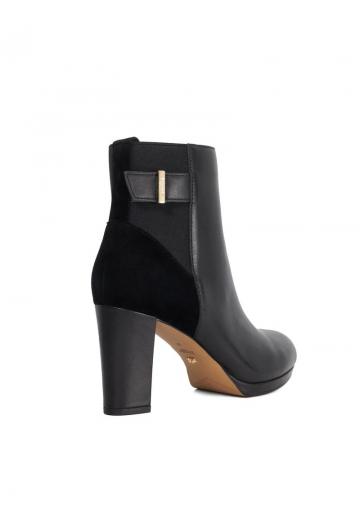 Высокие сапоги