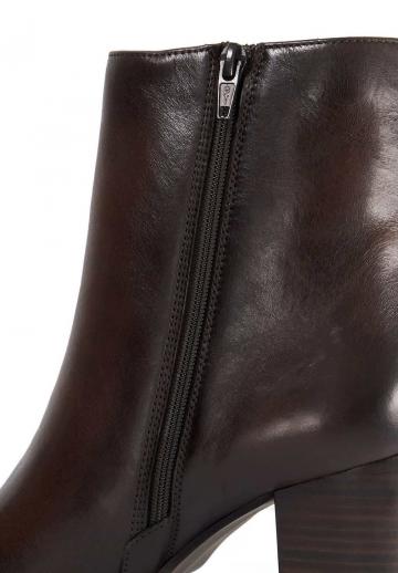 Полусапожки на высоком каблуке