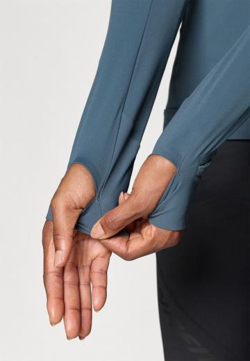 Спортивная куртка