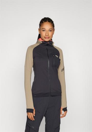 Спортивная куртка